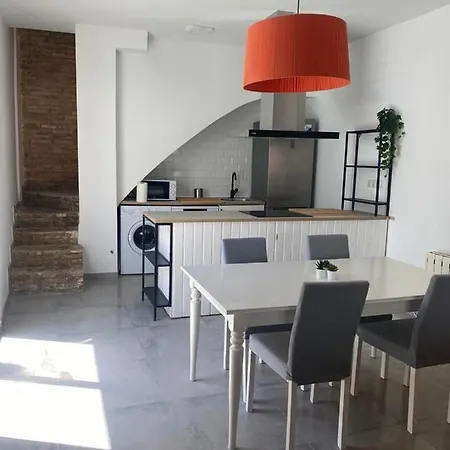 Agradable Adosado Con Zona De Aparcamiento
