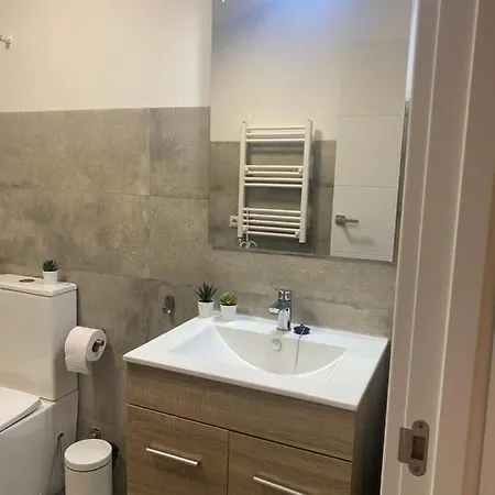 Agradable Adosado Con Zona De Aparcamiento